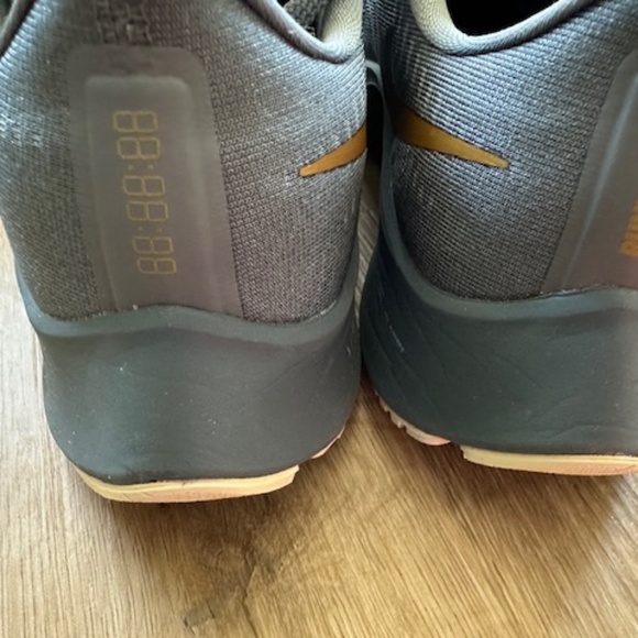 Athletic_Shoes